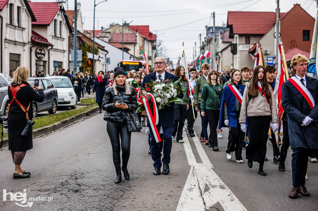 Święto Niepodległości - przemarsz ulicą Mickiewicza