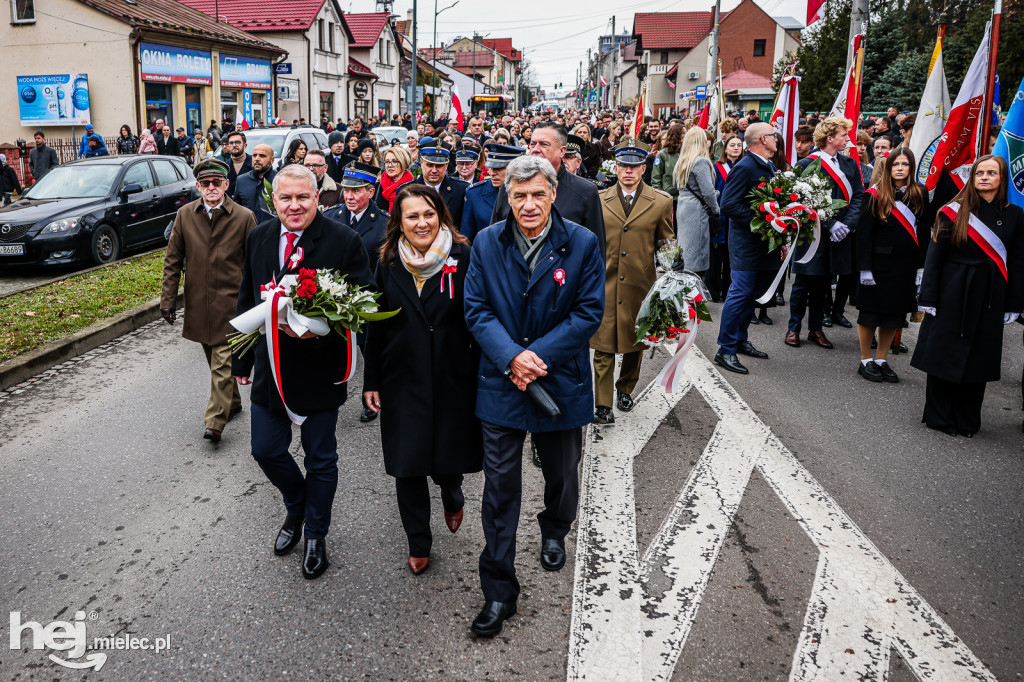 Święto Niepodległości - przemarsz ulicą Mickiewicza