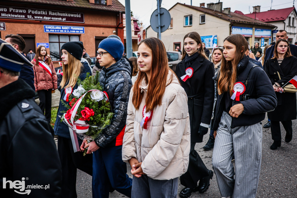 Święto Niepodległości - przemarsz ulicą Mickiewicza