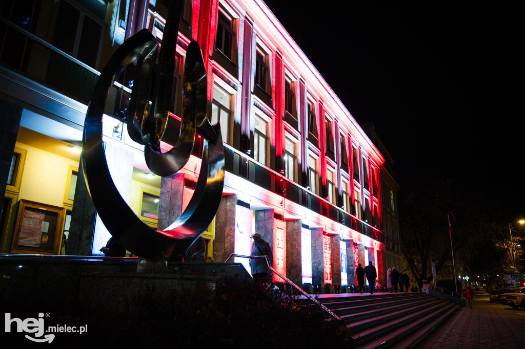 Dom Kultury SCK w narodowych barwach