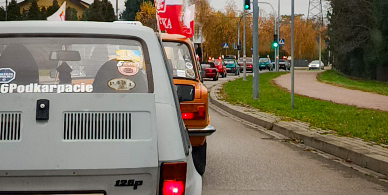 Zabytkowymi samochodami 11 listopada