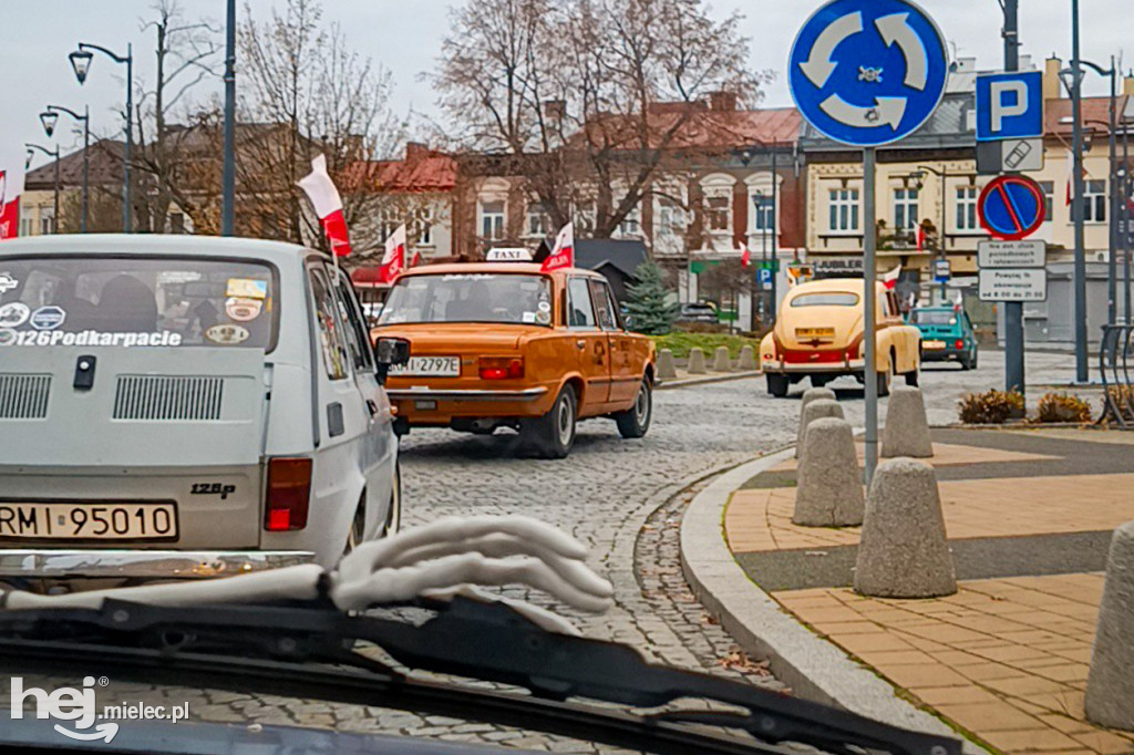 Zabytkowymi samochodami 11 listopada