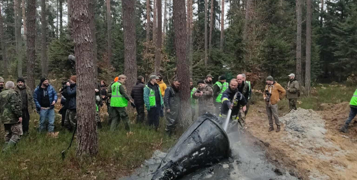 Okrycie rakiety V-2 w lesie, we wsi Blizna