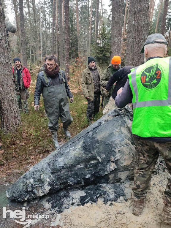 Okrycie rakiety V-2 w lesie, we wsi Blizna