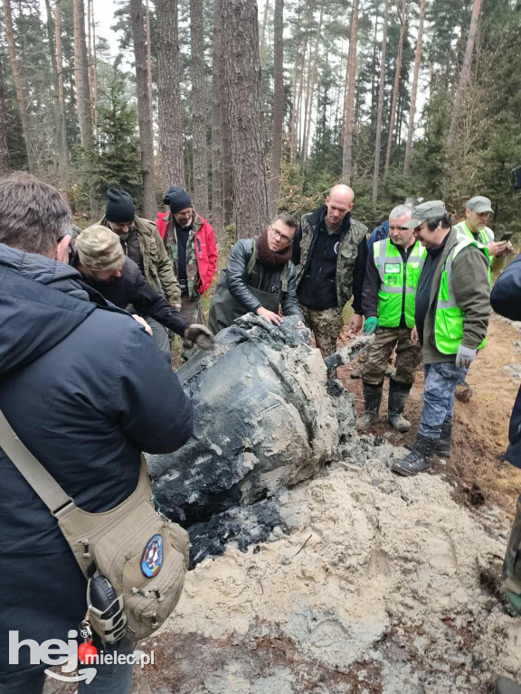 Okrycie rakiety V-2 w lesie, we wsi Blizna