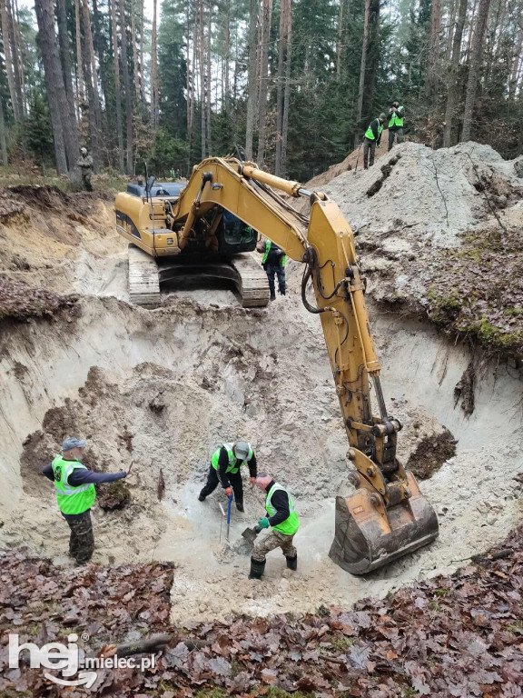 Okrycie rakiety V-2 w lesie, we wsi Blizna