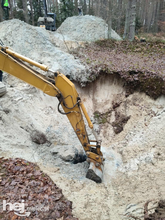 Okrycie rakiety V-2 w lesie, we wsi Blizna