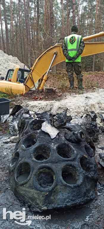 Okrycie rakiety V-2 w lesie, we wsi Blizna