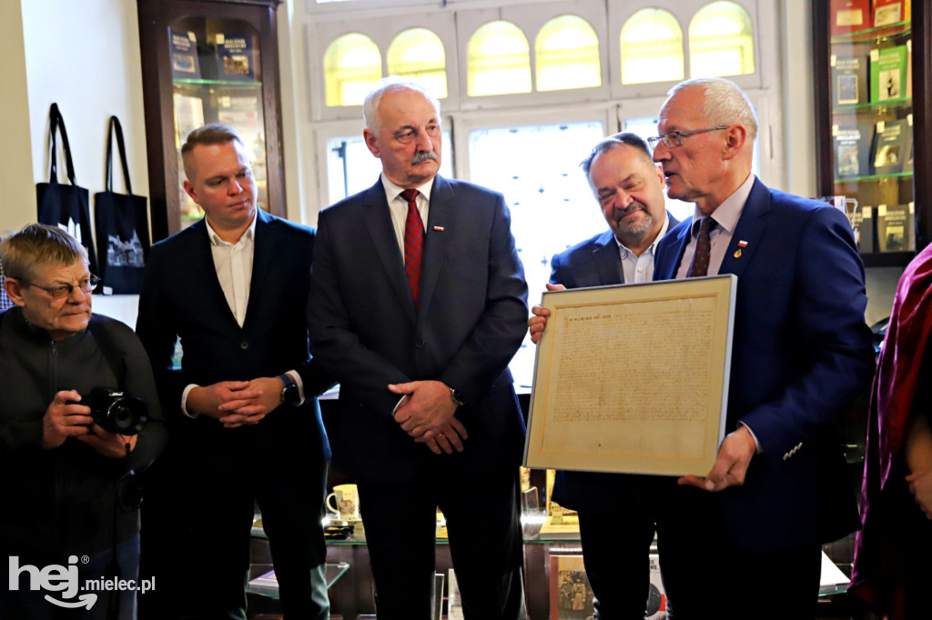 Uroczyste odsłonięcie XVII-wiecznej kopii aktu lokacyjnego