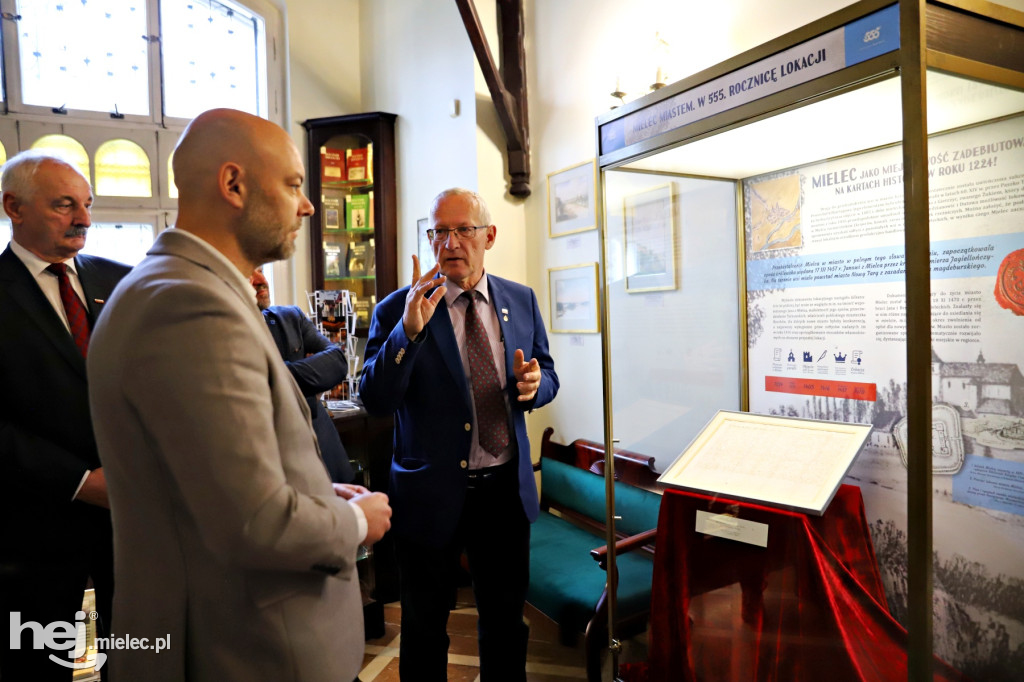 Uroczyste odsłonięcie XVII-wiecznej kopii aktu lokacyjnego