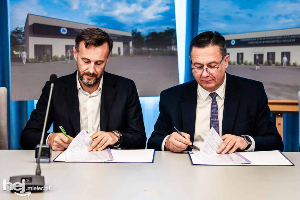 Umowa na budowę nowoczesnej podstacji Podkarpackiego Pogotowia Ratunkowego w Radomyślu Wielkim