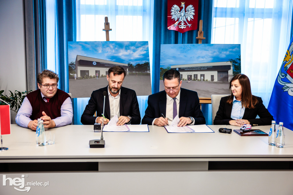 Umowa na budowę nowoczesnej podstacji Podkarpackiego Pogotowia Ratunkowego w Radomyślu Wielkim