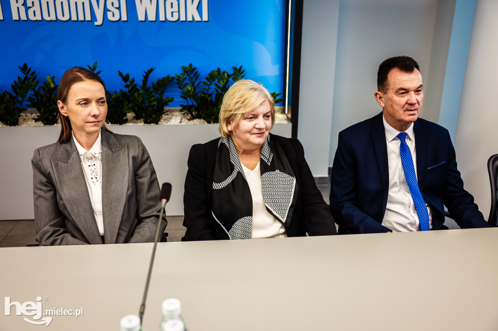 Umowa na budowę nowoczesnej podstacji Podkarpackiego Pogotowia Ratunkowego w Radomyślu Wielkim