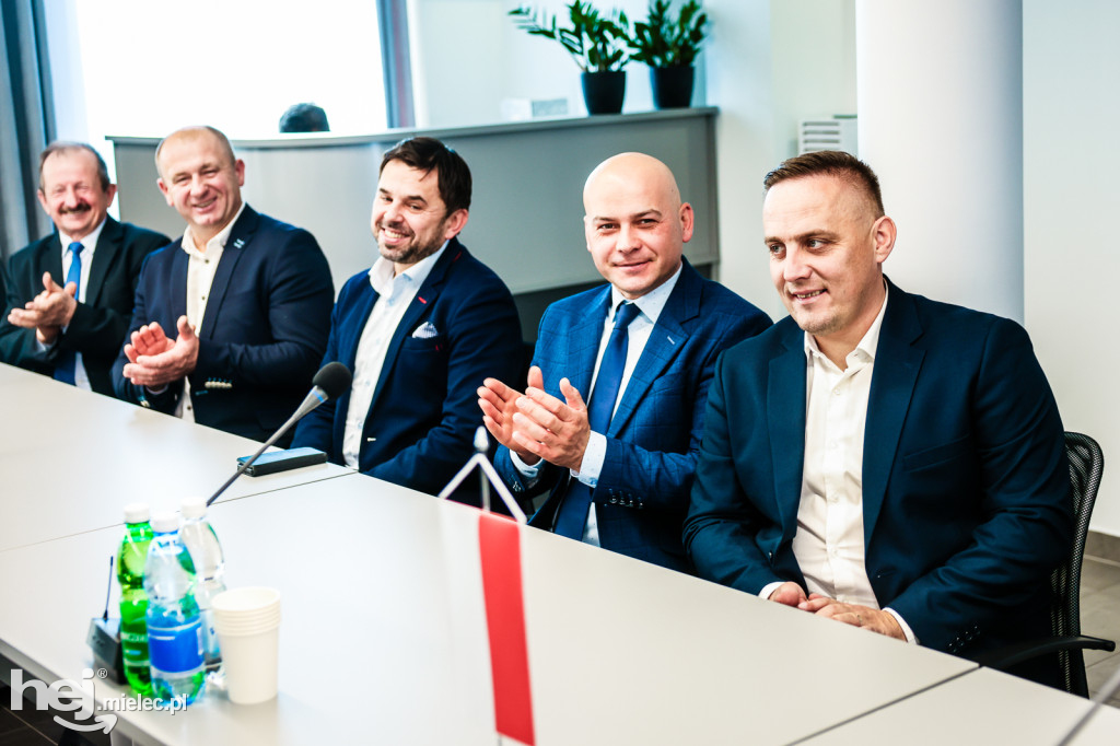 Umowa na budowę nowoczesnej podstacji Podkarpackiego Pogotowia Ratunkowego w Radomyślu Wielkim