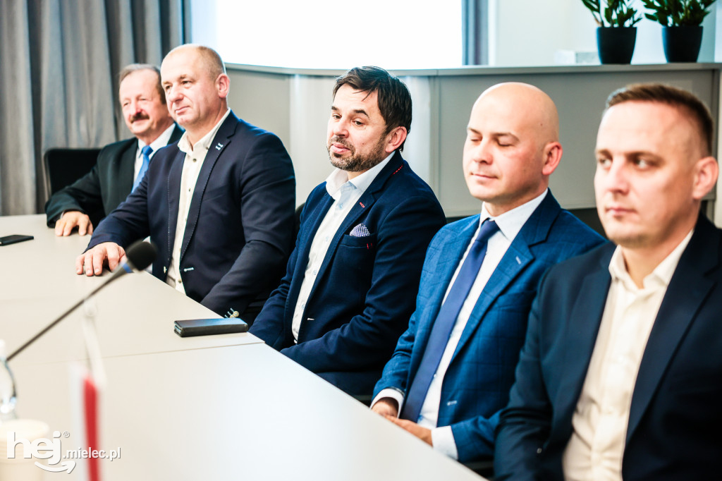 Umowa na budowę nowoczesnej podstacji Podkarpackiego Pogotowia Ratunkowego w Radomyślu Wielkim