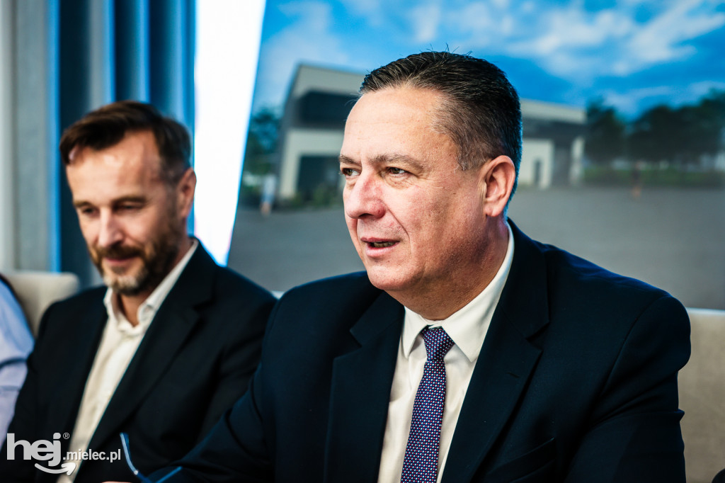 Umowa na budowę nowoczesnej podstacji Podkarpackiego Pogotowia Ratunkowego w Radomyślu Wielkim