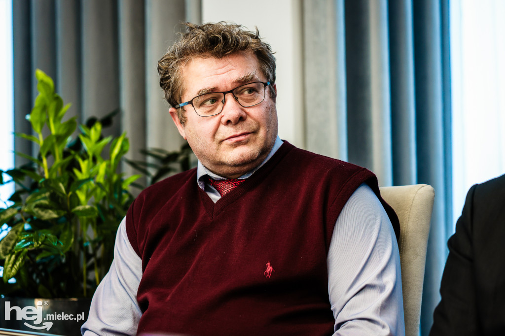 Umowa na budowę nowoczesnej podstacji Podkarpackiego Pogotowia Ratunkowego w Radomyślu Wielkim