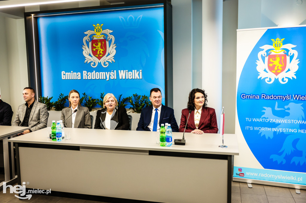 Umowa na budowę nowoczesnej podstacji Podkarpackiego Pogotowia Ratunkowego w Radomyślu Wielkim