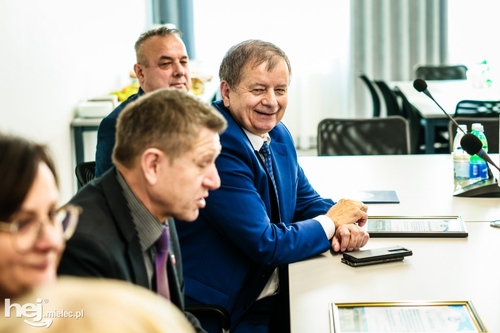 Umowa na budowę nowoczesnej podstacji Podkarpackiego Pogotowia Ratunkowego w Radomyślu Wielkim