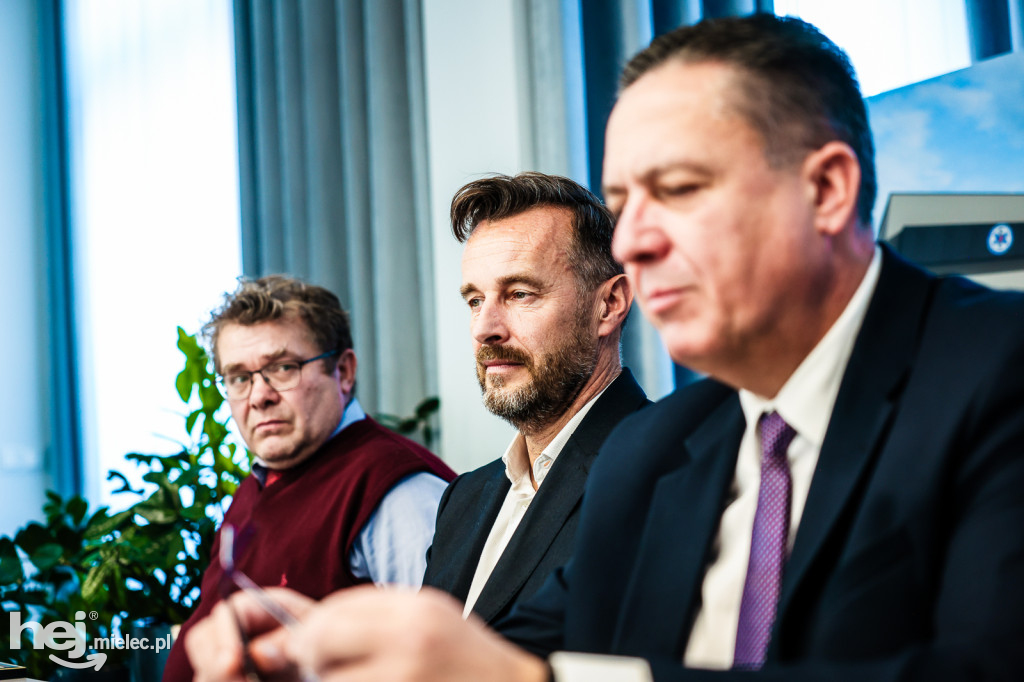 Umowa na budowę nowoczesnej podstacji Podkarpackiego Pogotowia Ratunkowego w Radomyślu Wielkim