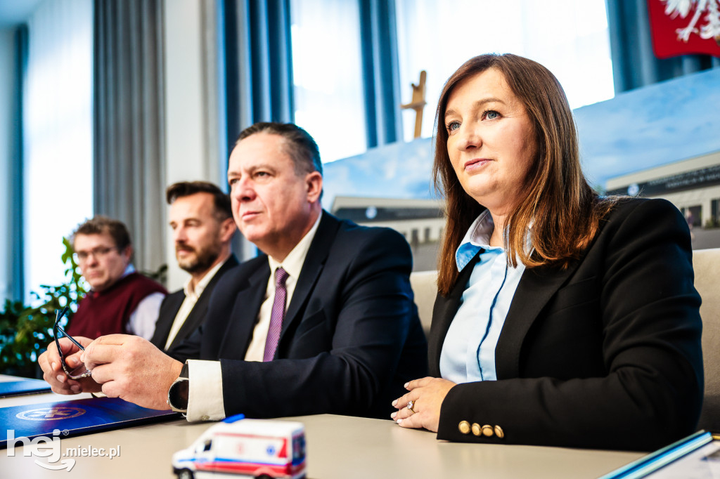 Umowa na budowę nowoczesnej podstacji Podkarpackiego Pogotowia Ratunkowego w Radomyślu Wielkim