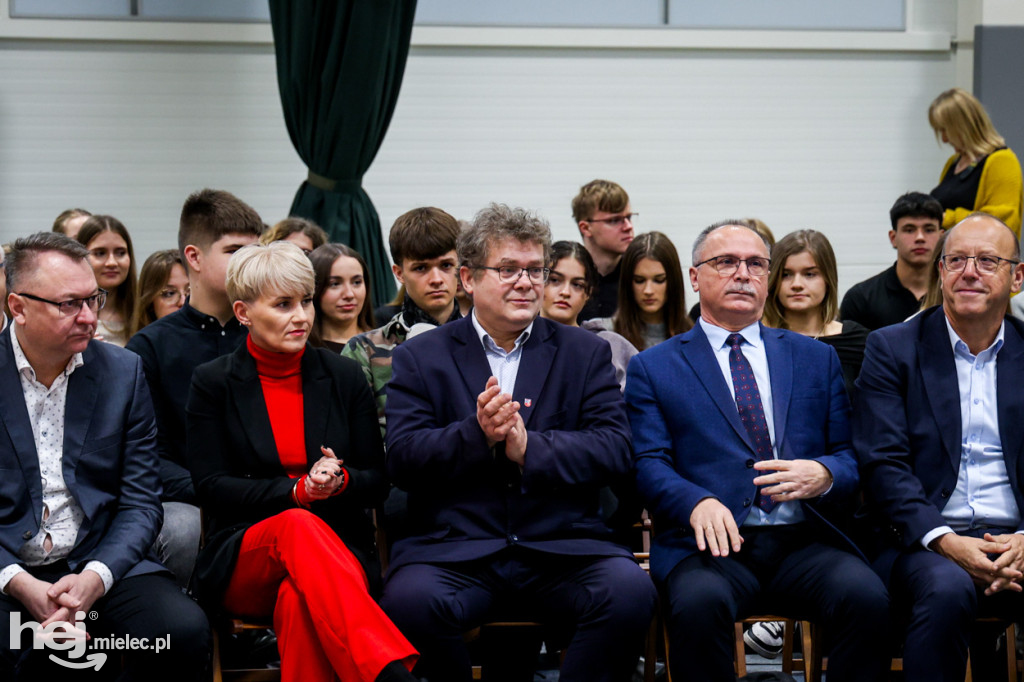 Debata Oksfordzka: Czy przyszłość młodych jest w Mielcu