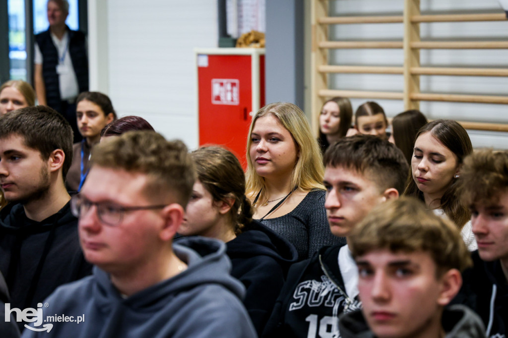 Debata Oksfordzka: Czy przyszłość młodych jest w Mielcu