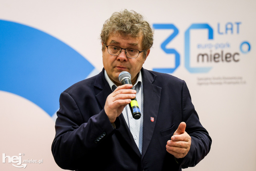 Debata Oksfordzka: Czy przyszłość młodych jest w Mielcu