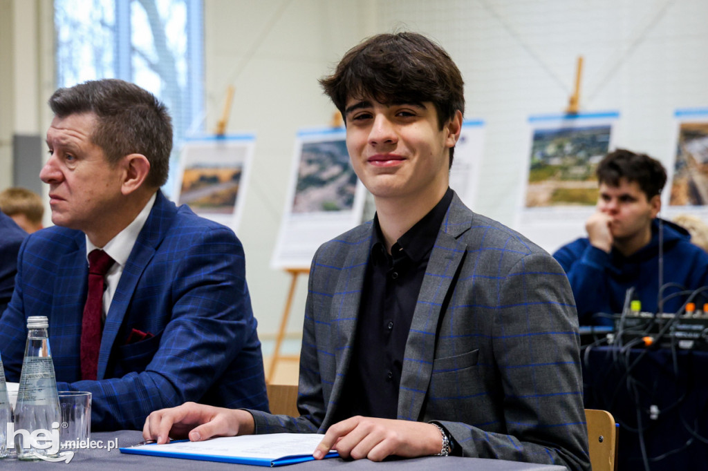 Debata Oksfordzka: Czy przyszłość młodych jest w Mielcu