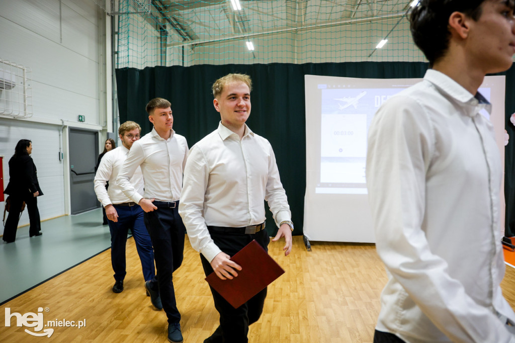 Debata Oksfordzka: Czy przyszłość młodych jest w Mielcu