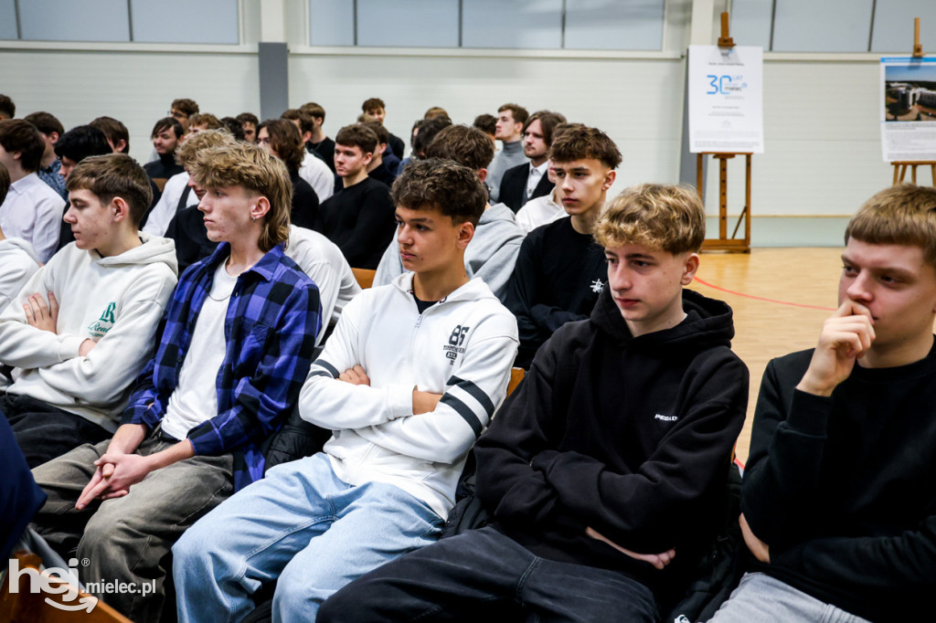 Debata Oksfordzka: Czy przyszłość młodych jest w Mielcu