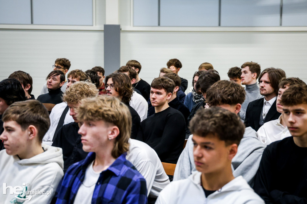 Debata Oksfordzka: Czy przyszłość młodych jest w Mielcu