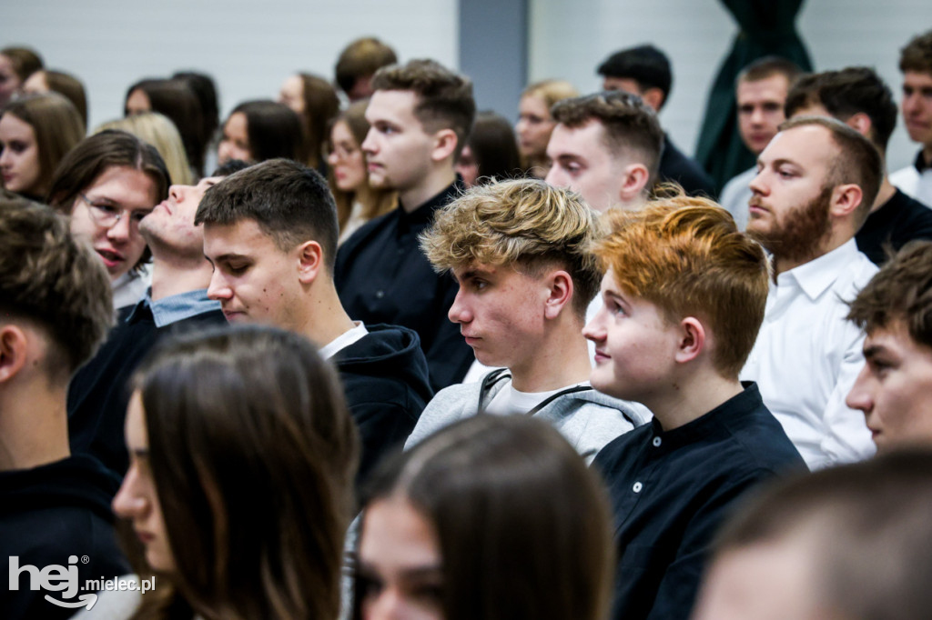 Debata Oksfordzka: Czy przyszłość młodych jest w Mielcu