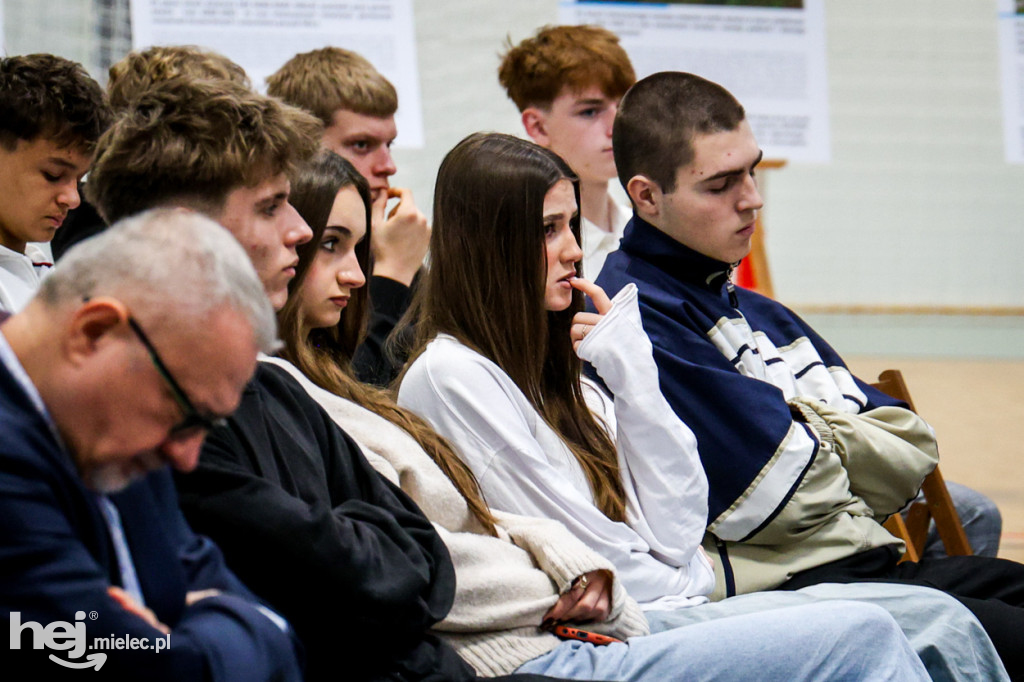 Debata Oksfordzka: Czy przyszłość młodych jest w Mielcu