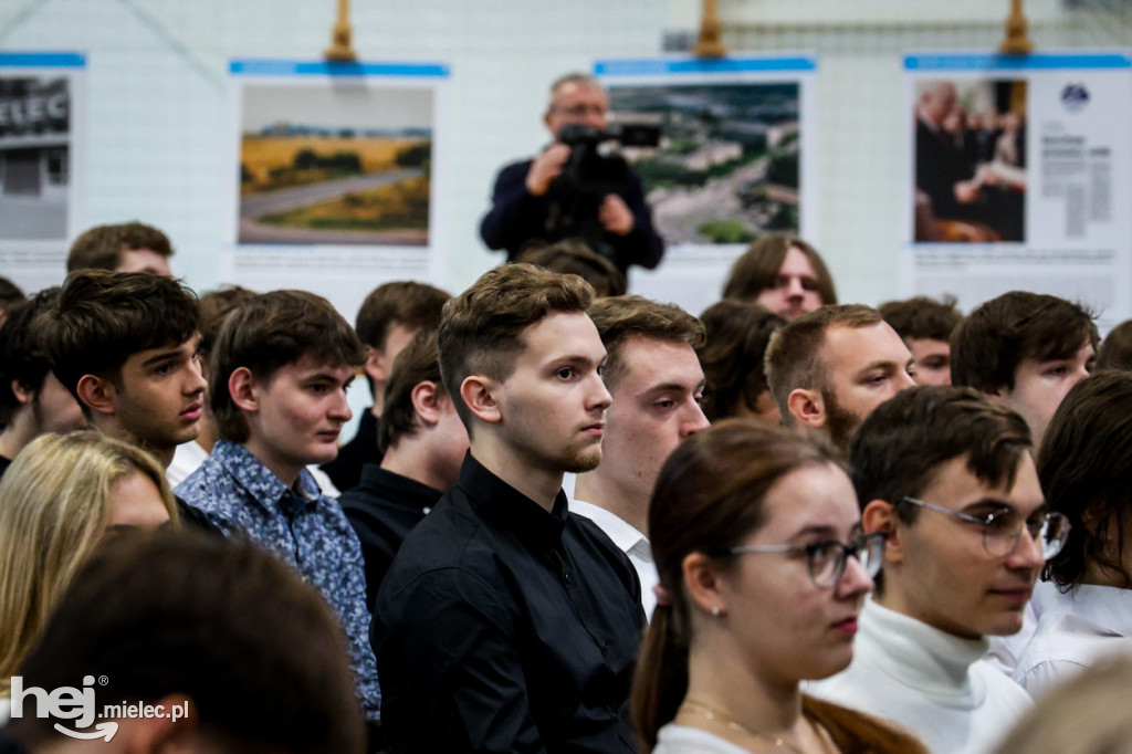 Debata Oksfordzka: Czy przyszłość młodych jest w Mielcu