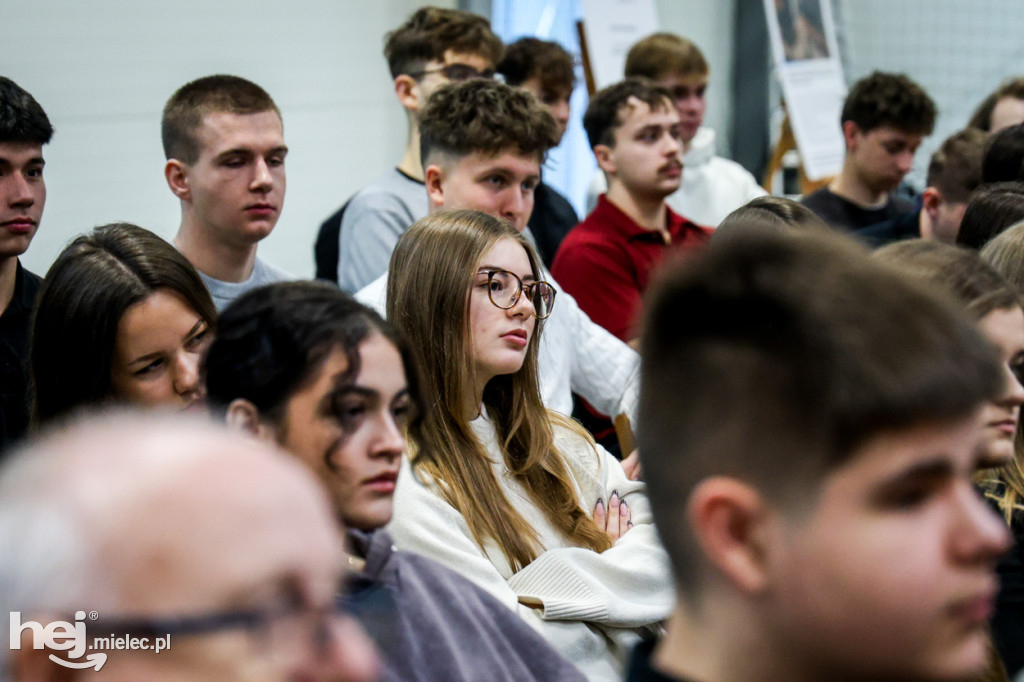 Debata Oksfordzka: Czy przyszłość młodych jest w Mielcu