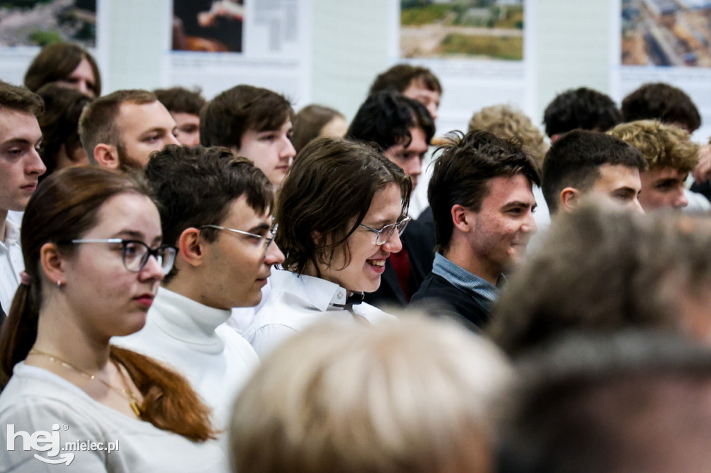 Debata Oksfordzka: Czy przyszłość młodych jest w Mielcu