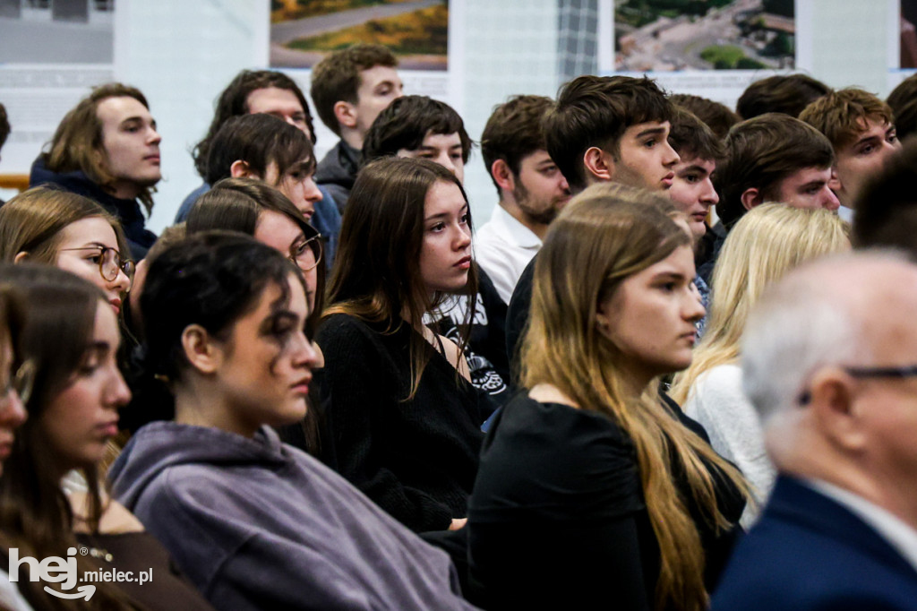 Debata Oksfordzka: Czy przyszłość młodych jest w Mielcu
