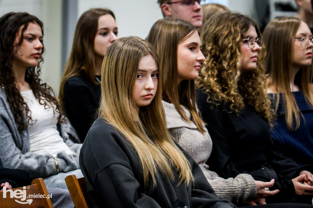 Debata Oksfordzka: Czy przyszłość młodych jest w Mielcu