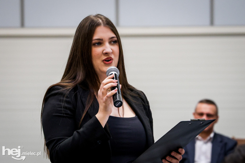 Debata Oksfordzka: Czy przyszłość młodych jest w Mielcu