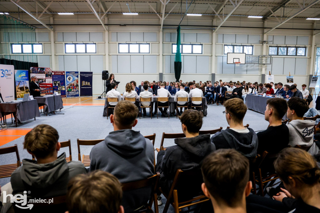 Debata Oksfordzka: Czy przyszłość młodych jest w Mielcu