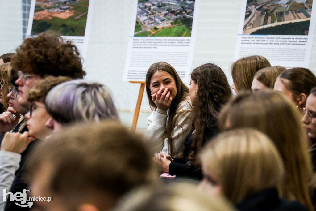 Debata Oksfordzka: Czy przyszłość młodych jest w Mielcu