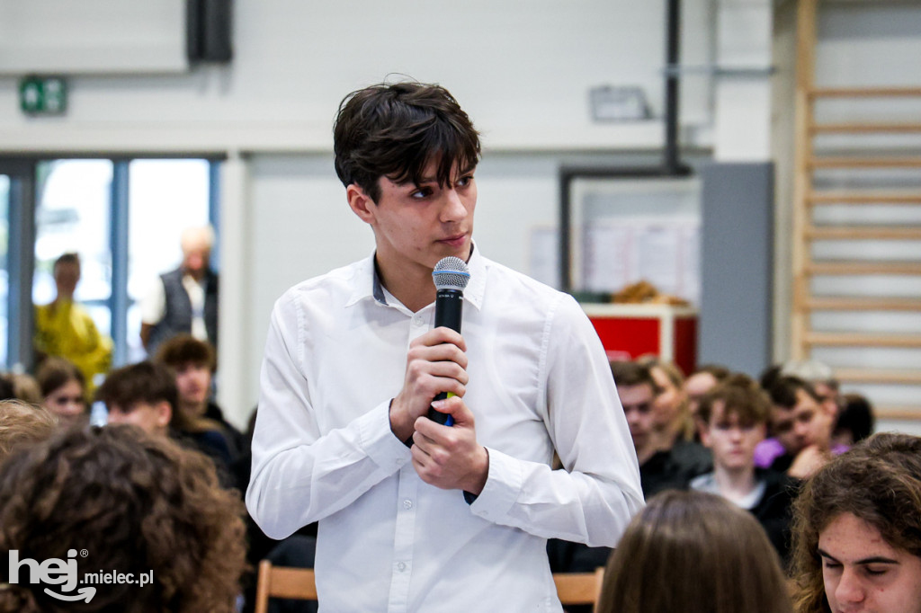 Debata Oksfordzka: Czy przyszłość młodych jest w Mielcu