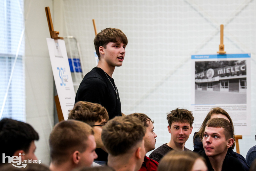 Debata Oksfordzka: Czy przyszłość młodych jest w Mielcu