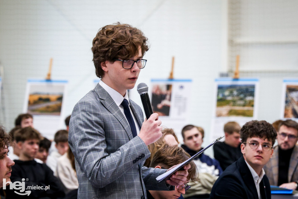 Debata Oksfordzka: Czy przyszłość młodych jest w Mielcu