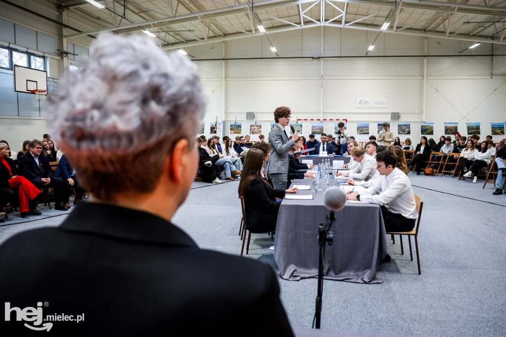 Debata Oksfordzka: Czy przyszłość młodych jest w Mielcu