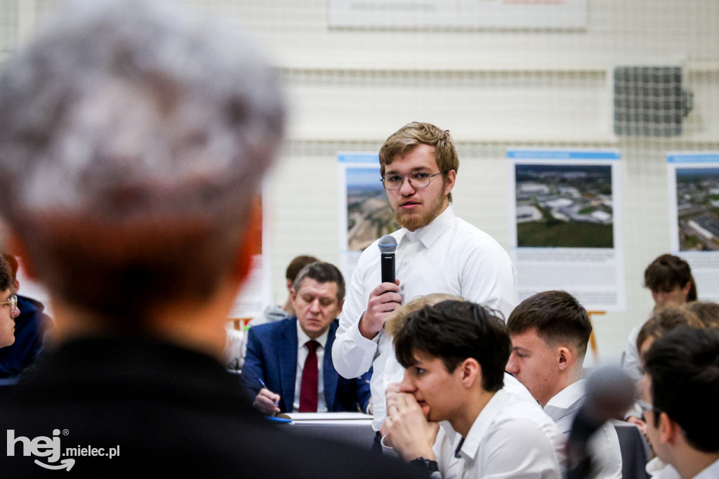 Debata Oksfordzka: Czy przyszłość młodych jest w Mielcu