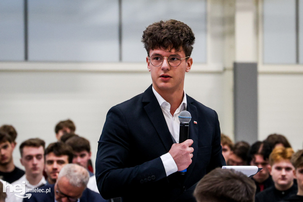 Debata Oksfordzka: Czy przyszłość młodych jest w Mielcu