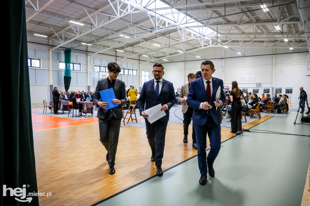 Debata Oksfordzka: Czy przyszłość młodych jest w Mielcu