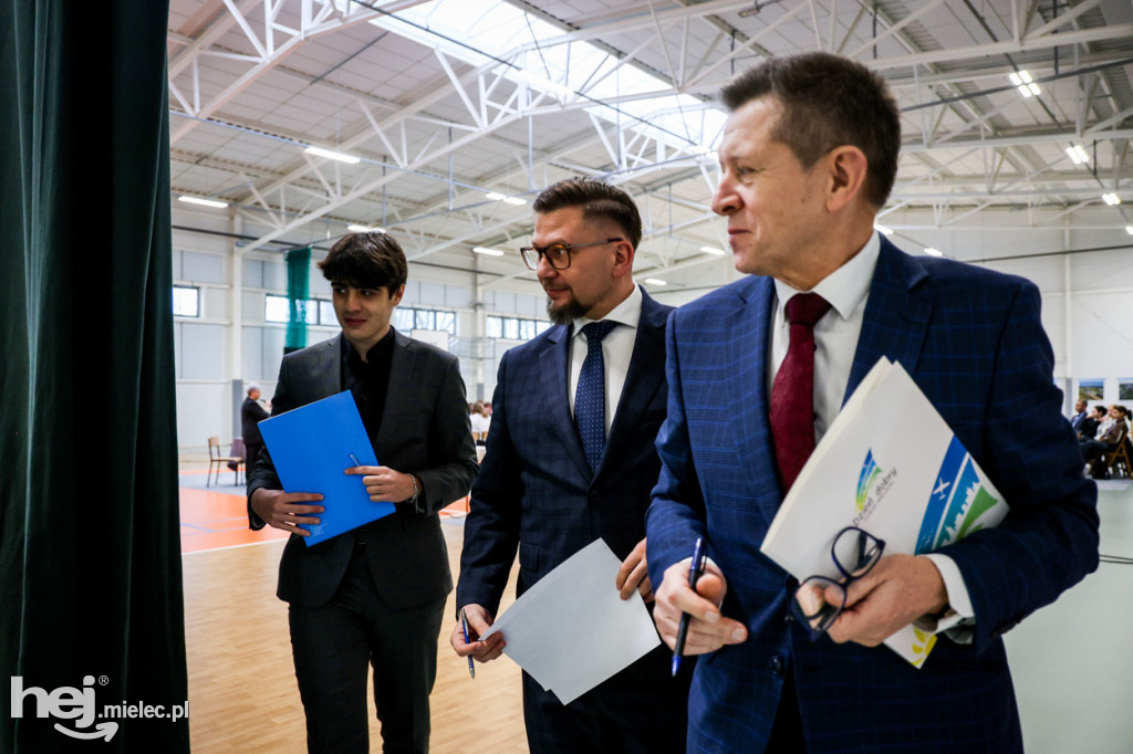 Debata Oksfordzka: Czy przyszłość młodych jest w Mielcu